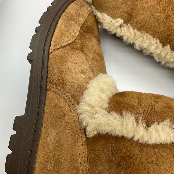 UGG TALL SUEDE SHEEPSKIN BOOTS 8 WIDE - Picture 8 of 8